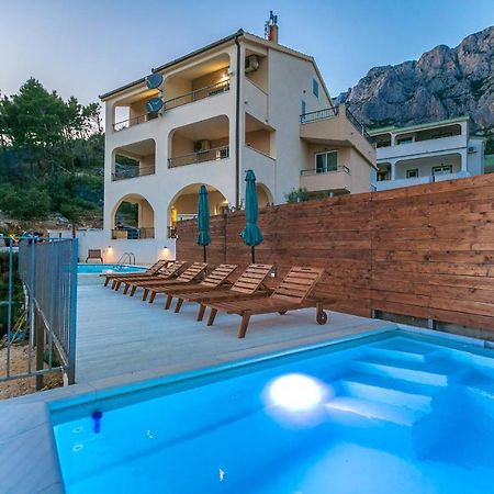 Apartments Fiona - Away From City Crowds Макарска Екстериор снимка