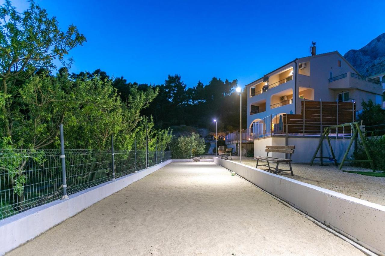 Apartments Fiona - Away From City Crowds Макарска Екстериор снимка