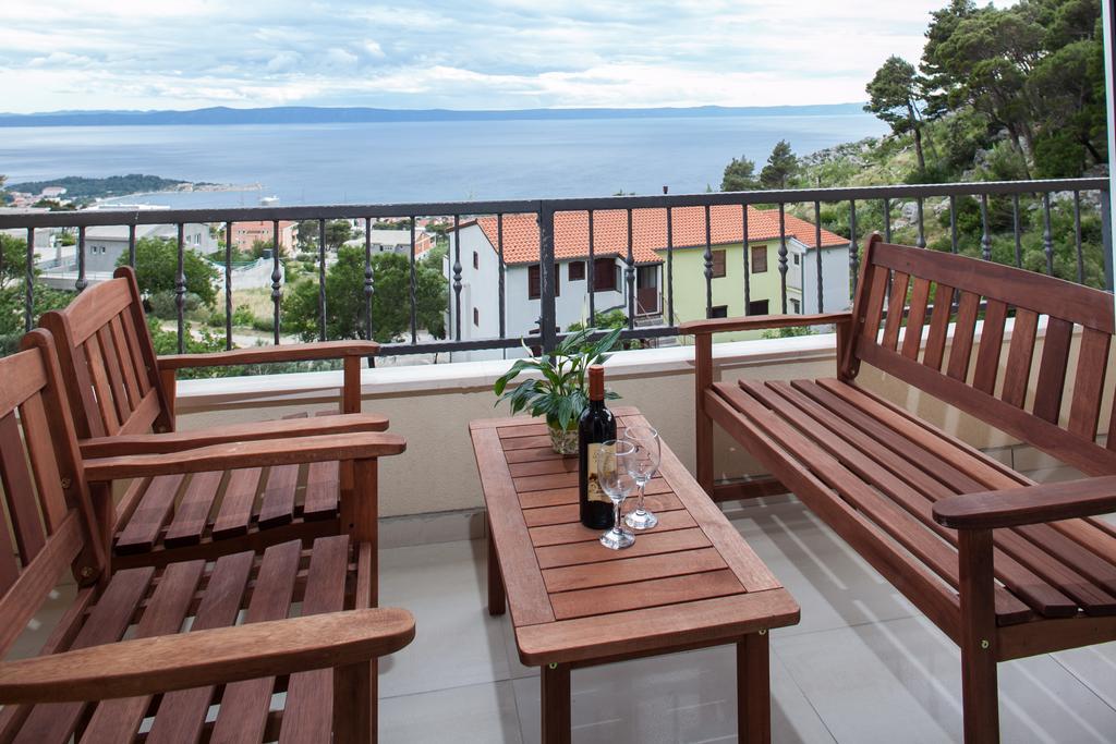 Apartments Fiona - Away From City Crowds Макарска Стая снимка