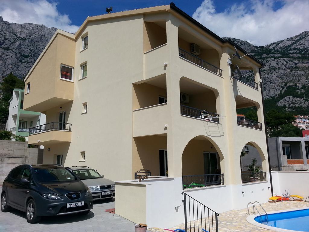 Apartments Fiona - Away From City Crowds Макарска Стая снимка